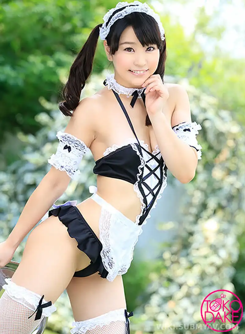 TD040DVAJ-00084 【お得】黒髪エロメイドがご主人様へご奉仕セックス。ご主人様の勃起チ○ポをぱくり。丁寧にフェラをして硬くさせ、メイドの騎乗位&背面騎乗腰振り。ご主人様のお返し突上げからバックでピストン。正常位でガンガン突かれ、最後に濃厚精子を顔射される。 皆野あい